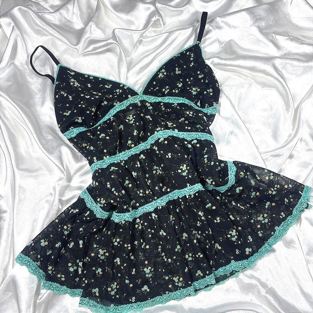y2k floral Cami Top Black Tiered Mesh Turquoise Lace Trim Gina Tricot